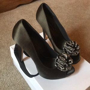 Steve Madden LUXE dark green peep toe heel